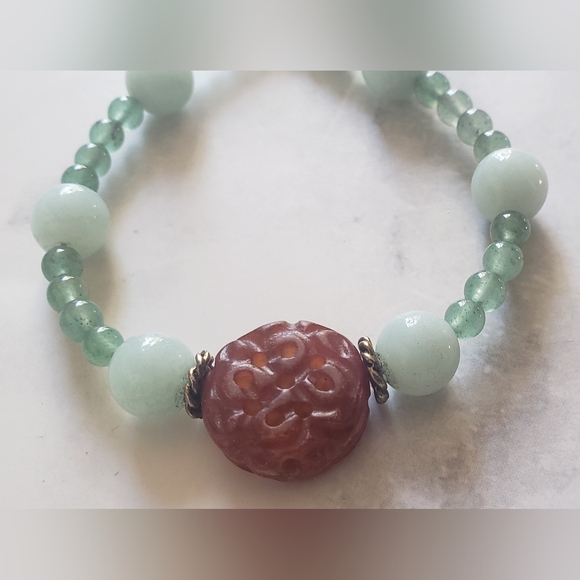 Jade Glass bead bracelet with cabochon charm - Picture 3 of 3